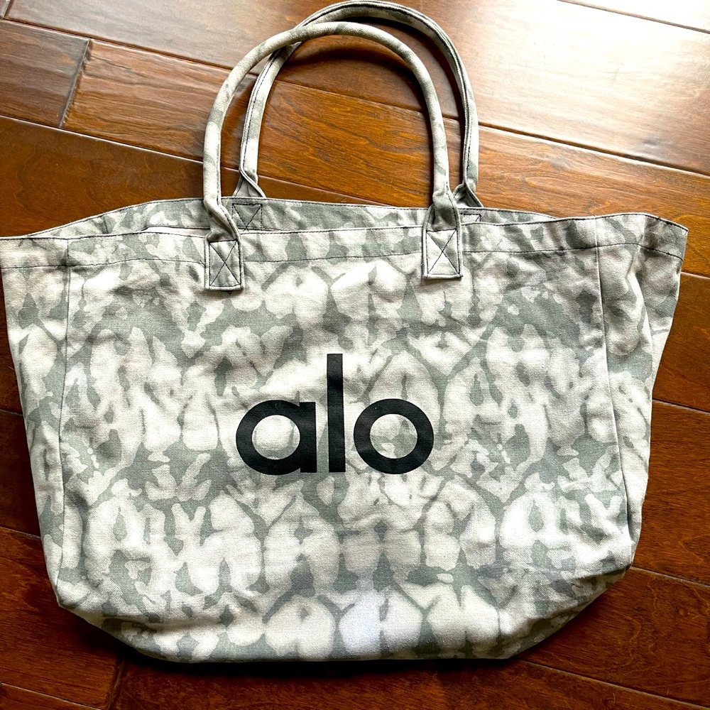 Alo Canvas Bag.Slightly used.
